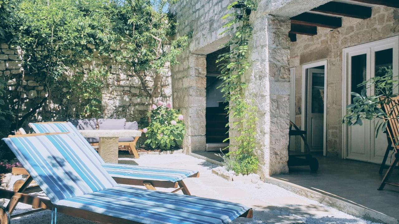 Rector'S Villa - Charming Retreat In Old Town With Jacuzzi In Private Courtyard Rab Town Eksteriør bilde