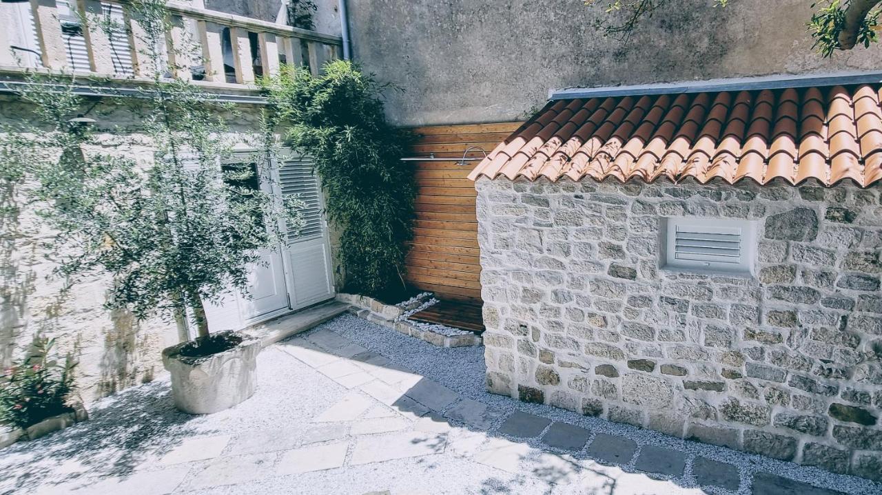 Rector'S Villa - Charming Retreat In Old Town With Jacuzzi In Private Courtyard Rab Town Eksteriør bilde