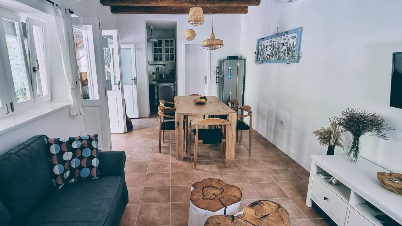 Rector'S Villa - Charming Retreat In Old Town With Jacuzzi In Private Courtyard Rab Town Eksteriør bilde