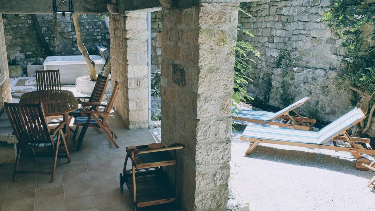 Rector'S Villa - Charming Retreat In Old Town With Jacuzzi In Private Courtyard Rab Town Eksteriør bilde