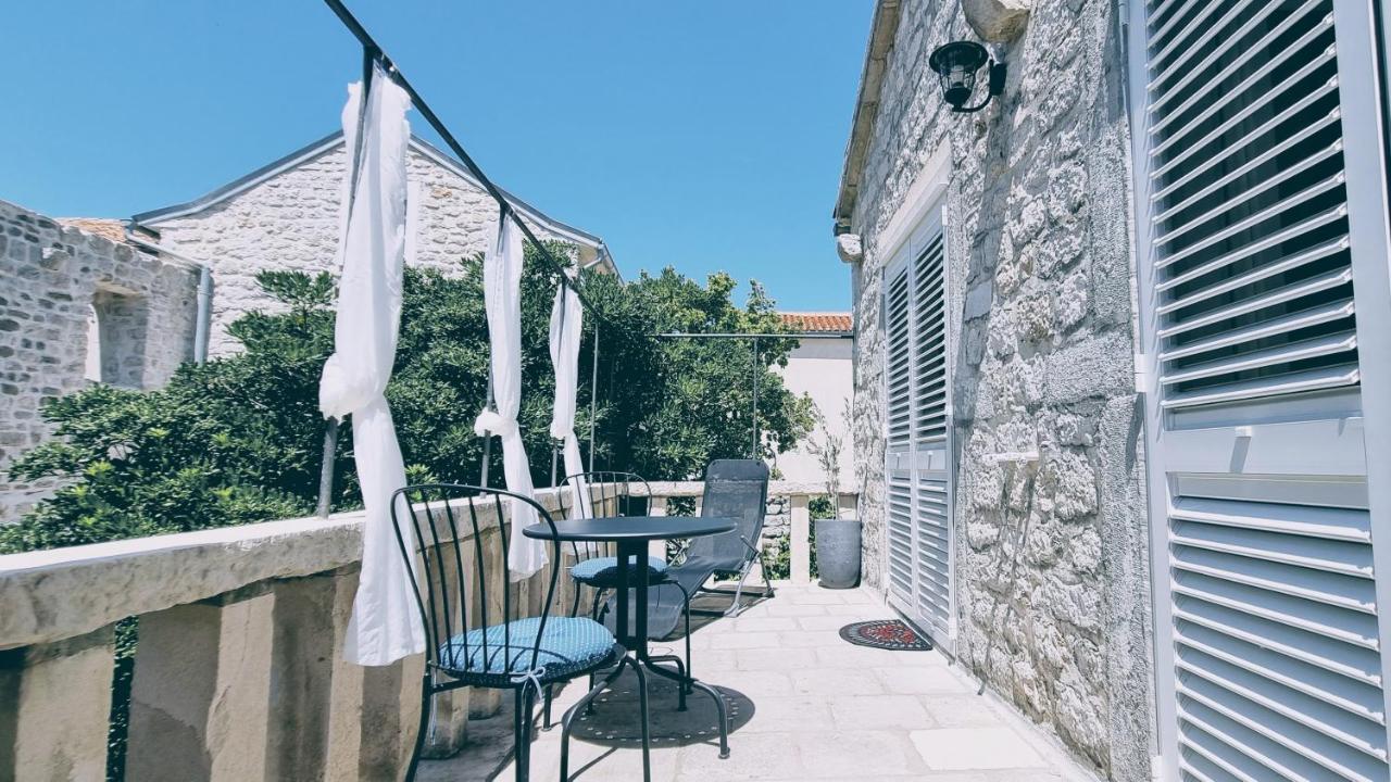 Rector'S Villa - Charming Retreat In Old Town With Jacuzzi In Private Courtyard Rab Town Eksteriør bilde
